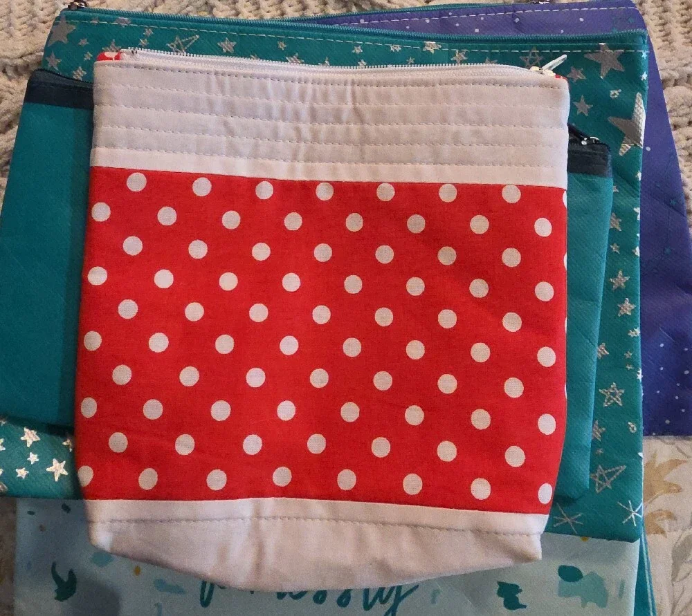 Assorted Star & Polka Dot Zipper Pouches – Blue, Teal, Purple, Red